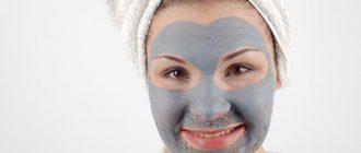 Голубая глина на лице