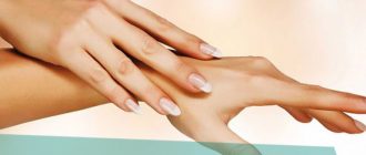 Что делать, если шелушится, краснеет и трескается кожа между пальцами рук