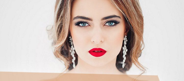 Лучший макияж с использованием красной помады, который подойдёт абсолютно каждому